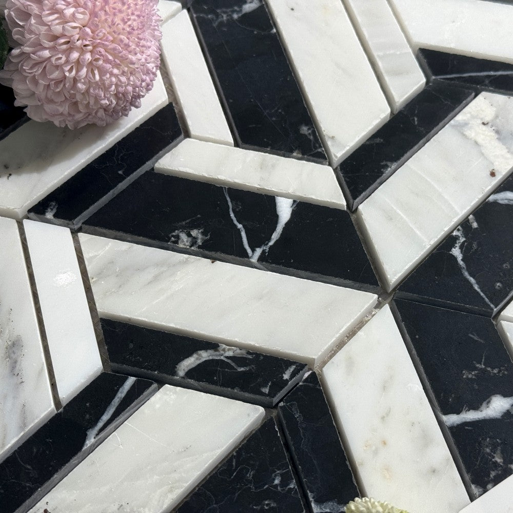 Mosaïque Marbre Noir – Étoile contrastée, salle de bain & cuisine