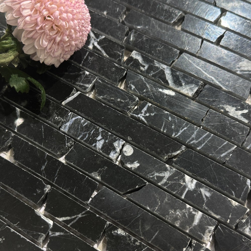 Mosaïque Marbre Noir – Effet éclaté, salle de bain & cuisine